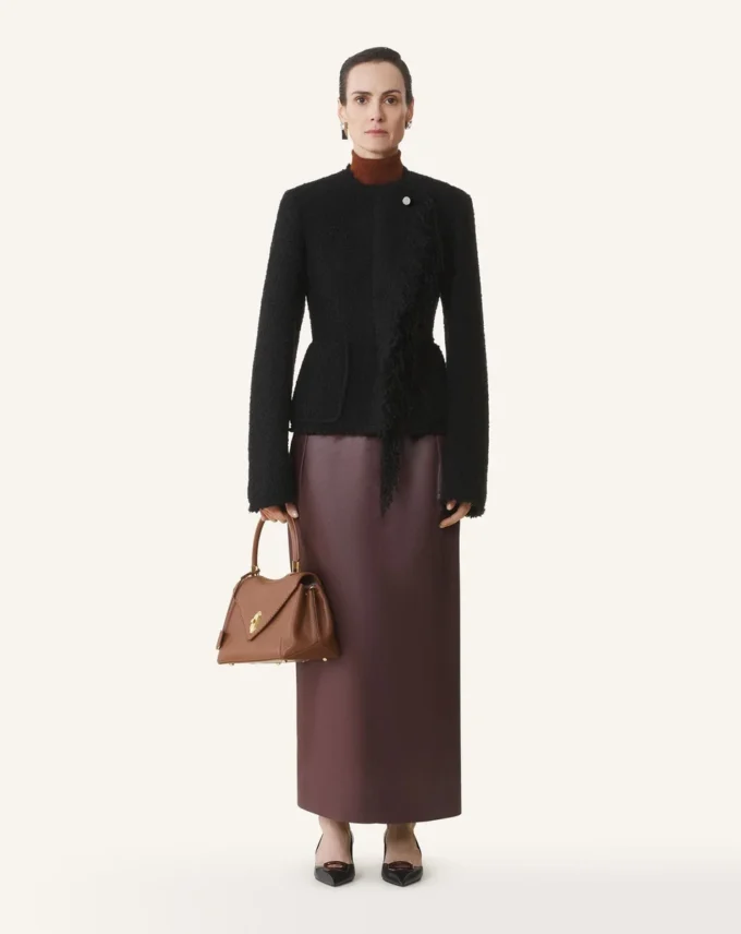Asymmetrische Jacke aus Bouclé-Wolle Asymmetrische Jacke aus Bouclé-Wolle