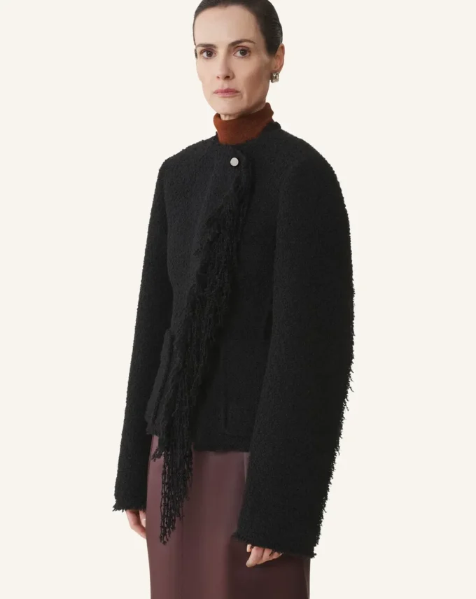 Asymmetrische Jacke aus Bouclé-Wolle Asymmetrische Jacke aus Bouclé-Wolle