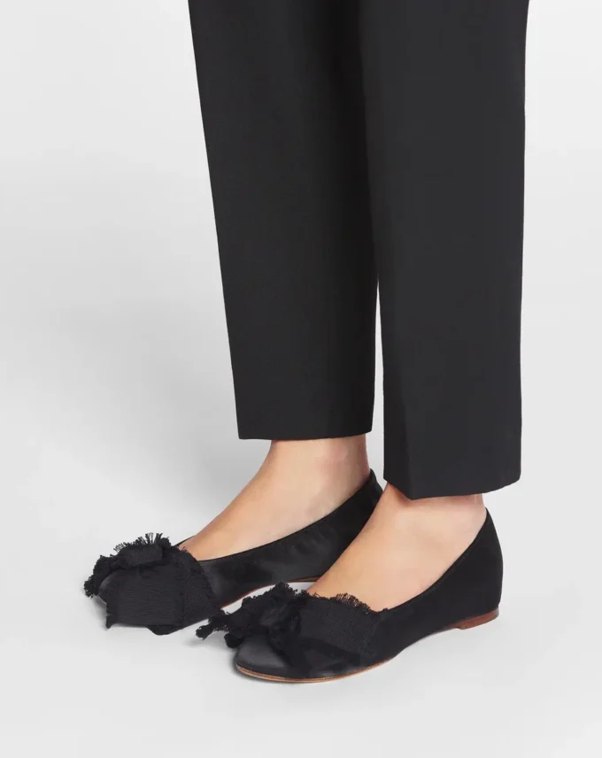 Ballerina mit Satinschleife