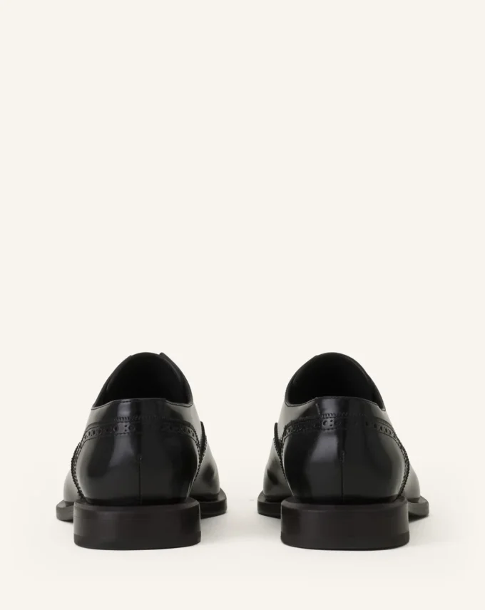 Brogue-Oxford-Schuh aus glänzendem Leder