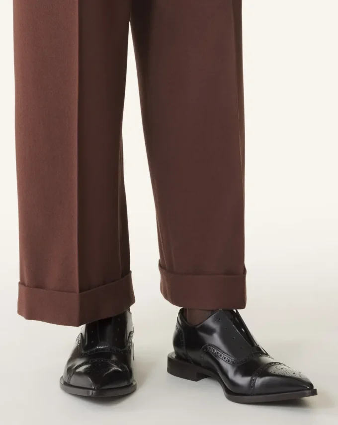 Brogue-Oxford-Schuh aus glänzendem Leder
