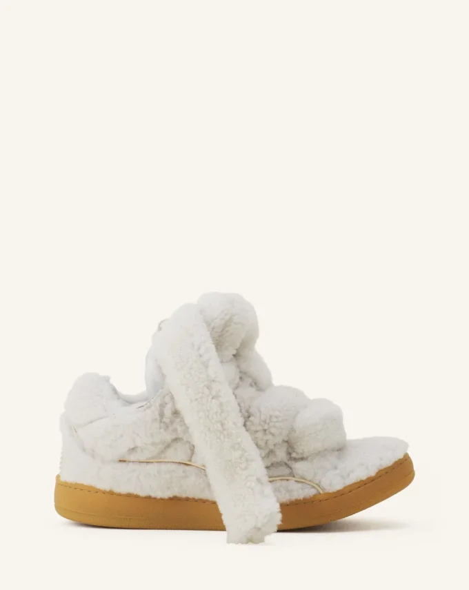 Curb Sneakers aus Lammfell Curb Sneakers aus Lammfell