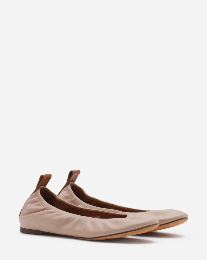 Die flache Ballerina aus Leder