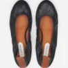 Die flache Ballerina aus Leder