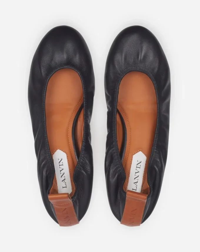 Die flache Ballerina aus Leder