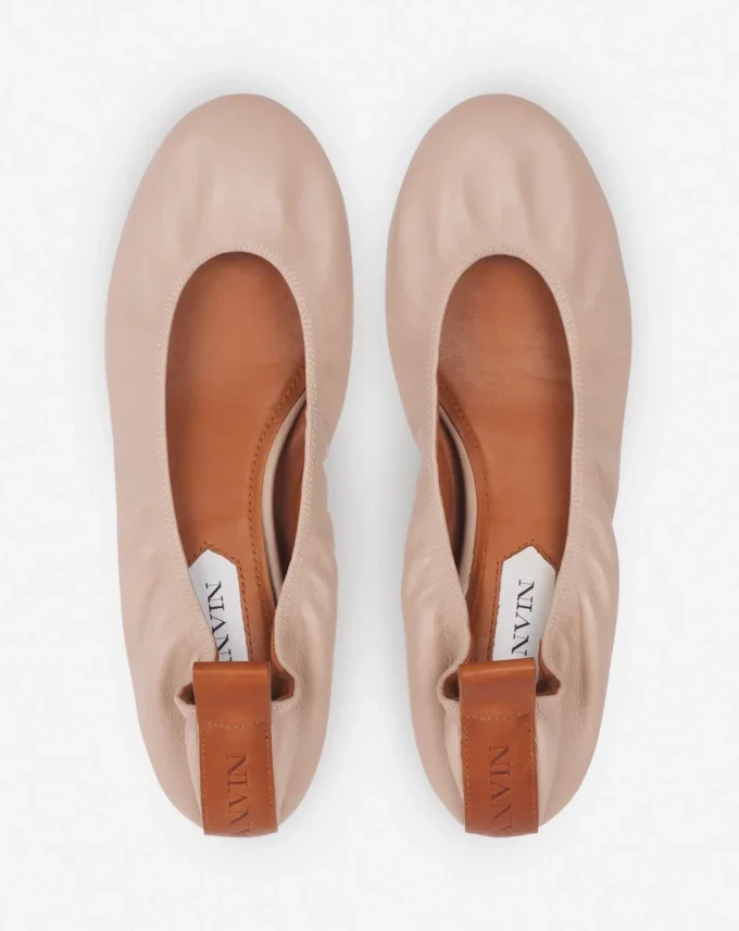 Die flache Ballerina aus Leder