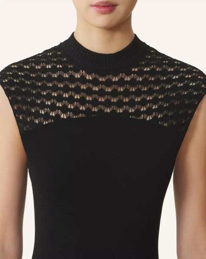 Kleid mit Spitzendetails aus Viskose Kleid mit Spitzendetails aus Viskose