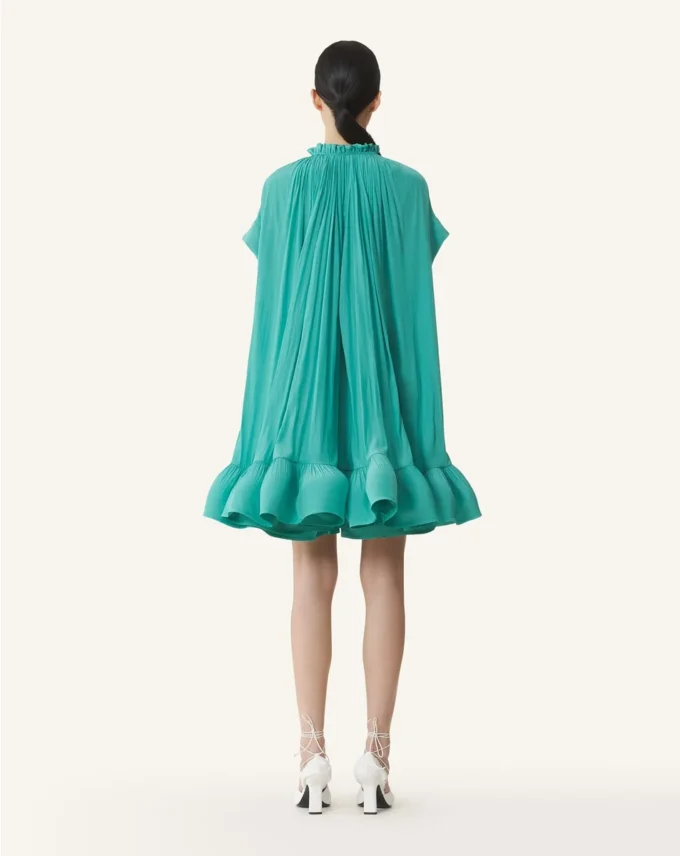 Kurzes Charmeuse-Kleid Kurzes Charmeuse-Kleid