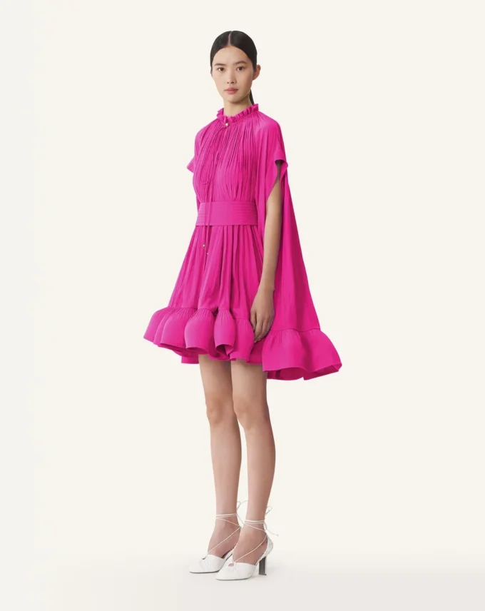 Kurzes Charmeuse-Kleid Kurzes Charmeuse-Kleid