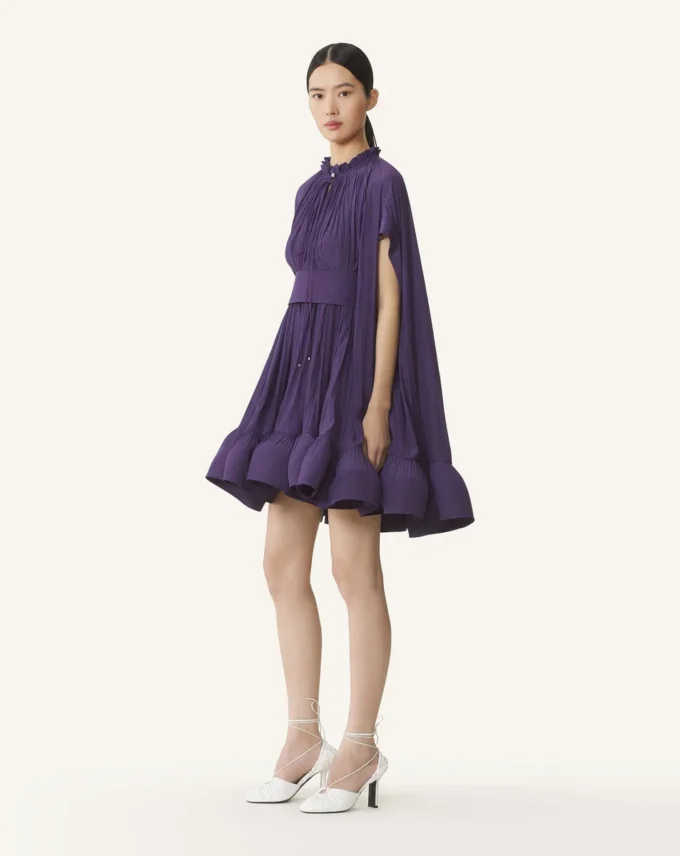 Kurzes Charmeuse-Kleid Kurzes Charmeuse-Kleid