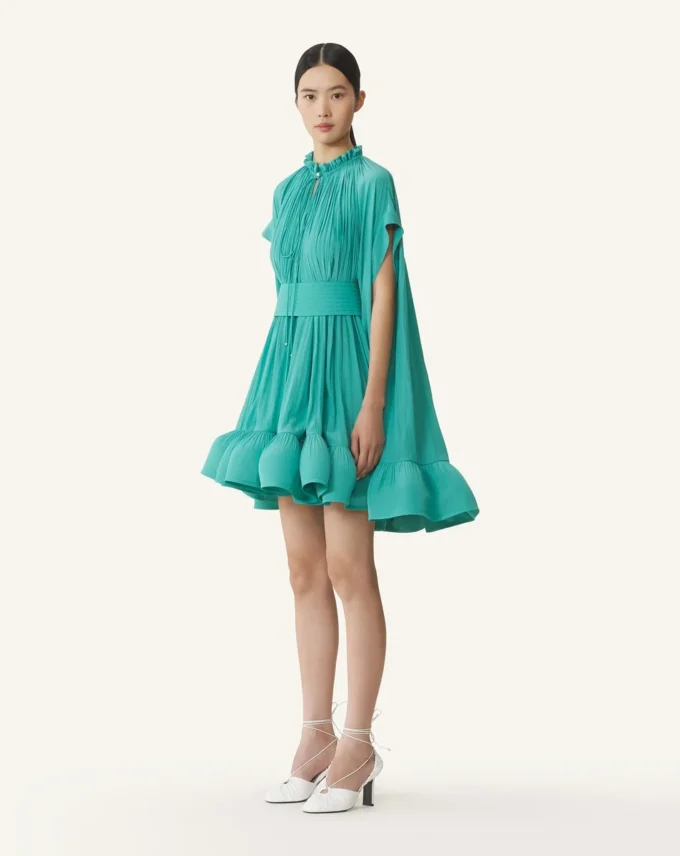Kurzes Charmeuse-Kleid Kurzes Charmeuse-Kleid