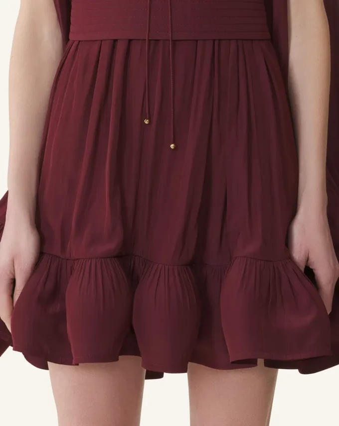 Kurzes Charmeuse-Kleid Kurzes Charmeuse-Kleid