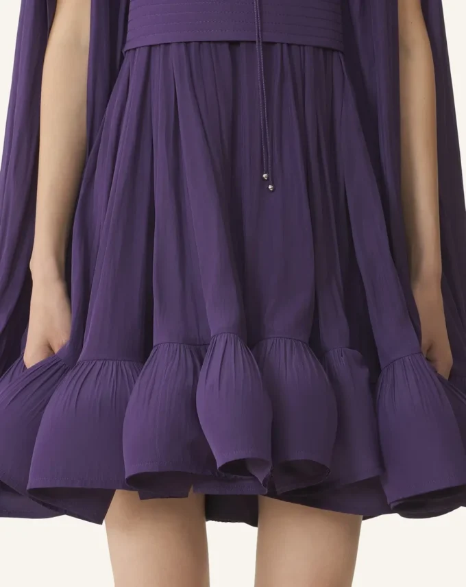 Kurzes Charmeuse-Kleid Kurzes Charmeuse-Kleid