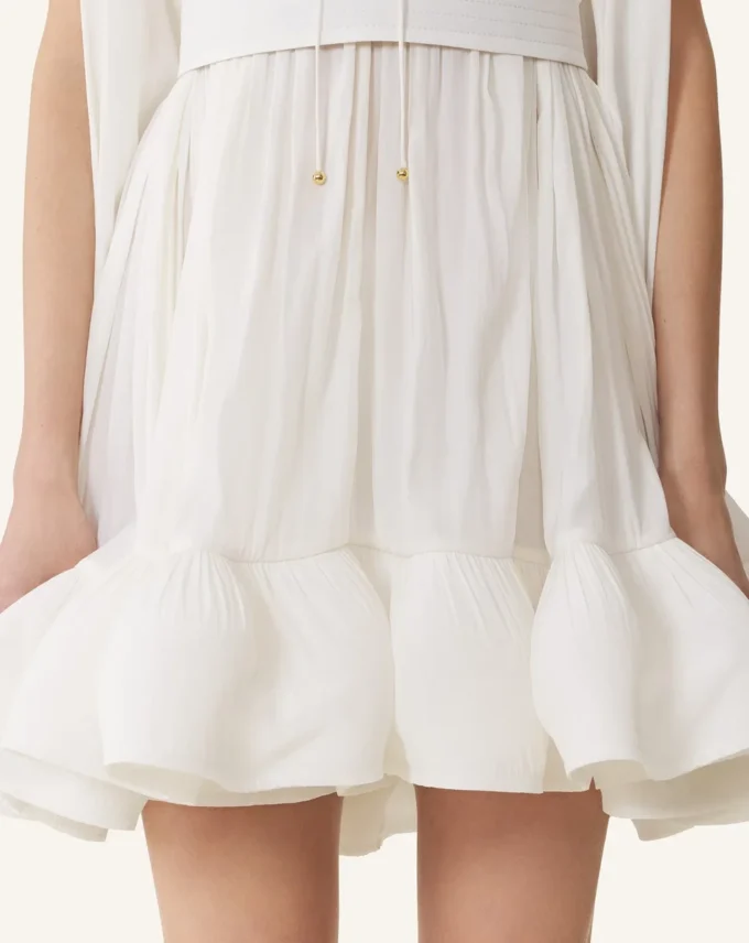 Kurzes Charmeuse-Kleid Kurzes Charmeuse-Kleid