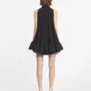 Kurzes Kleid mit Rüschen Kurzes Kleid mit Rüschen