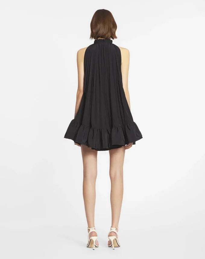 Kurzes Kleid mit Rüschen Kurzes Kleid mit Rüschen