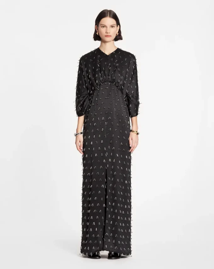 Langes besticktes Kleid