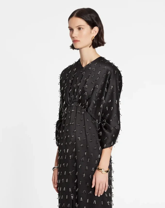 Langes besticktes Kleid