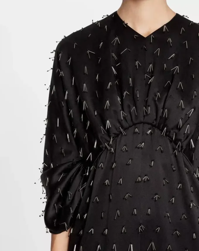 Langes besticktes Kleid