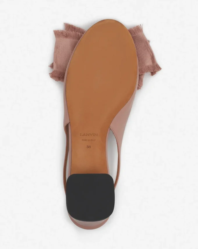 Leder-Slingback-Ballerina mit Absatz Leder-Slingback-Ballerina mit Absatz