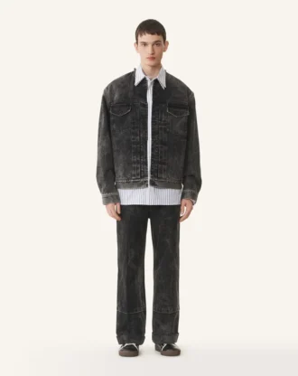 Lockere, gewaschene Jeansjacke