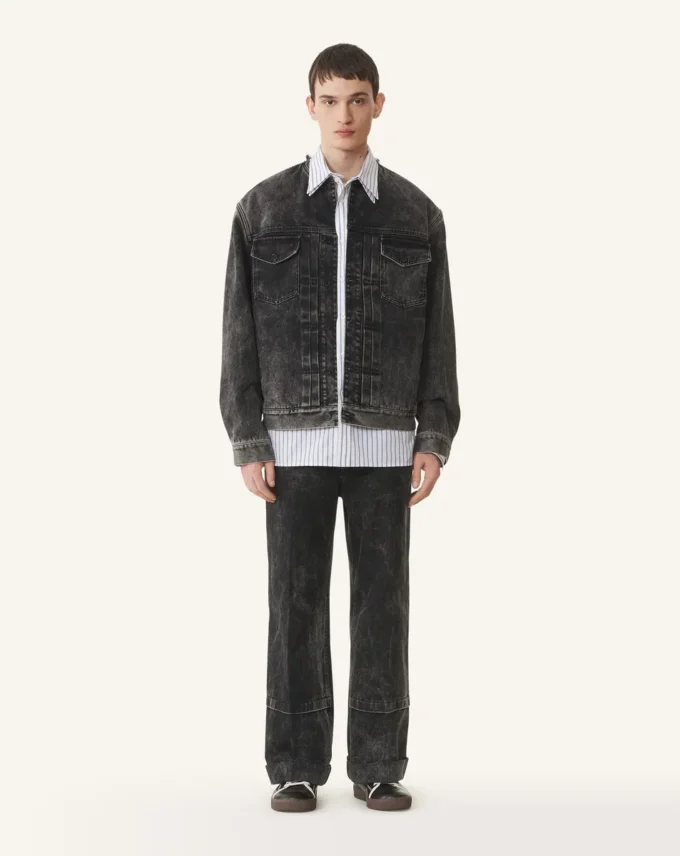 Lockere, gewaschene Jeansjacke Lockere, gewaschene Jeansjacke