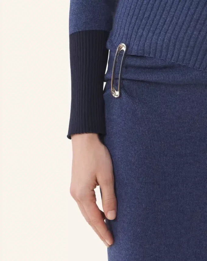 Midi-Kleid aus Wolle und Kaschmir Midi-Kleid aus Wolle und Kaschmir