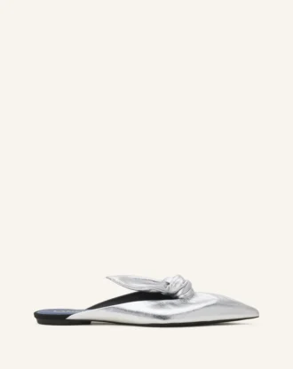Midnight Step Bow Mule aus Metallic-Leder