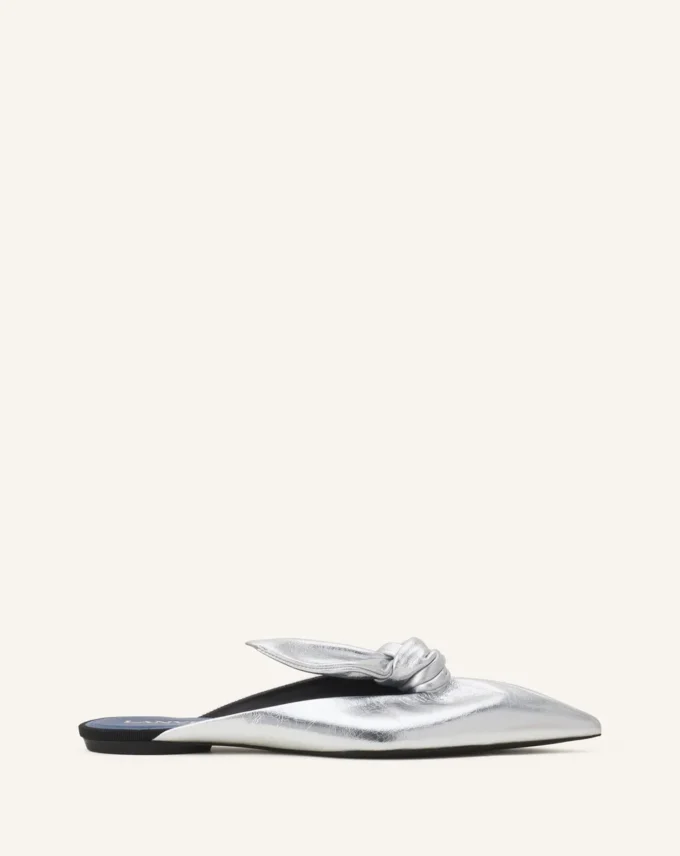 Midnight Step Bow Mule aus Metallic-Leder