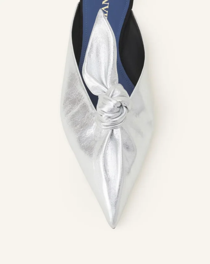 Midnight Step Bow Mule aus Metallic-Leder
