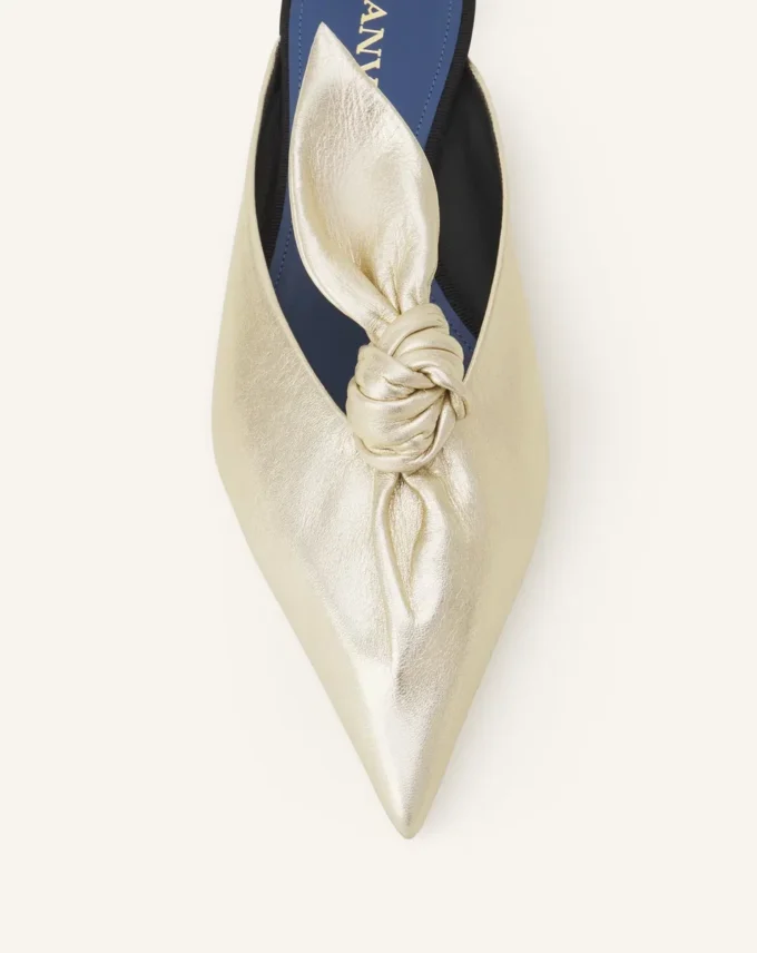 Midnight Step Bow Mule aus Metallic-Leder