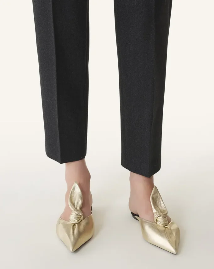 Midnight Step Bow Mule aus Metallic-Leder