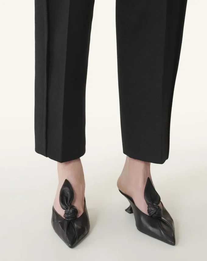 Midnight Step Leder-Pantolette mit Absatz und Schleife Midnight Step Leder-Pantolette mit Absatz und Schleife