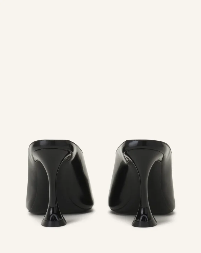 Midnight Step Mule aus Lackleder Midnight Step Mule aus Lackleder