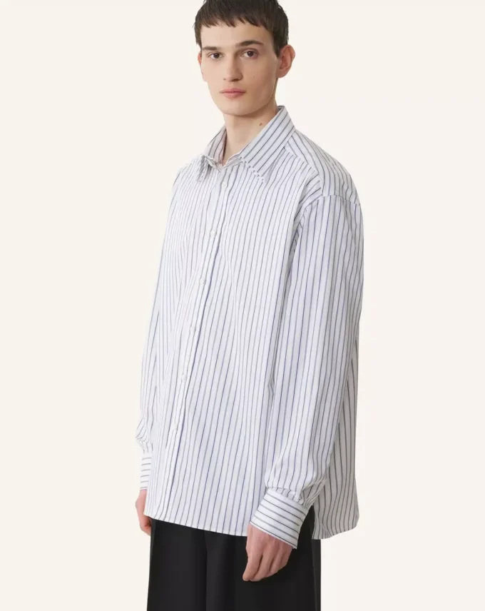 Oversized-Hemd aus gestreifter Baumwollpopeline Oversized-Hemd aus gestreifter Baumwollpopeline