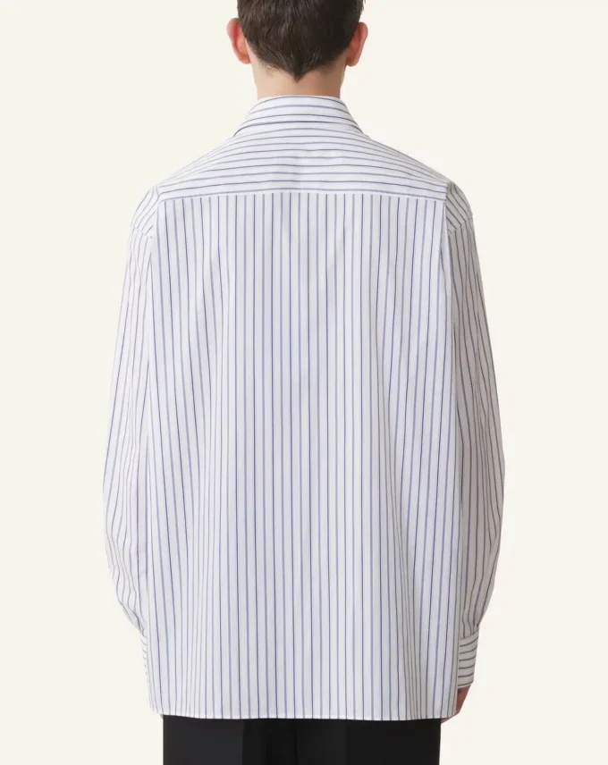 Oversized-Hemd aus gestreifter Baumwollpopeline Oversized-Hemd aus gestreifter Baumwollpopeline