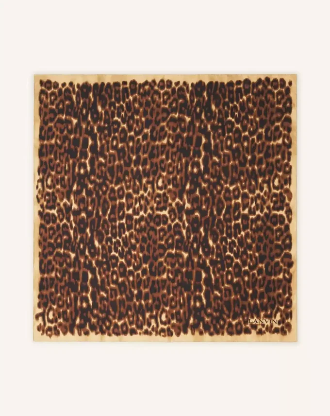 Seidenschal mit Leopardenmuster