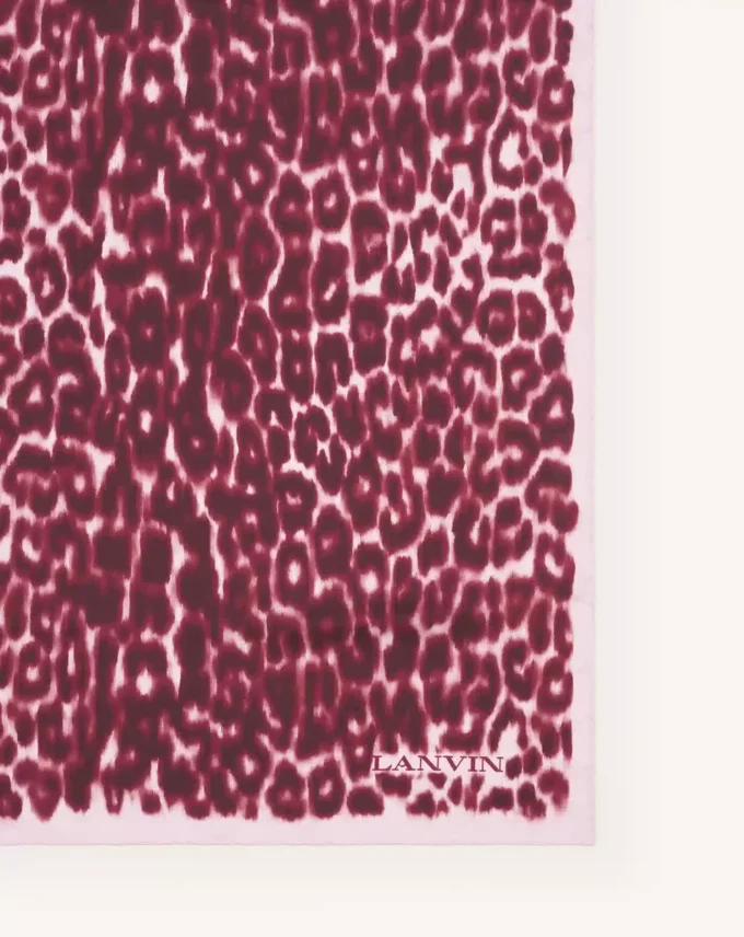 Seidenschal mit Leopardenmuster