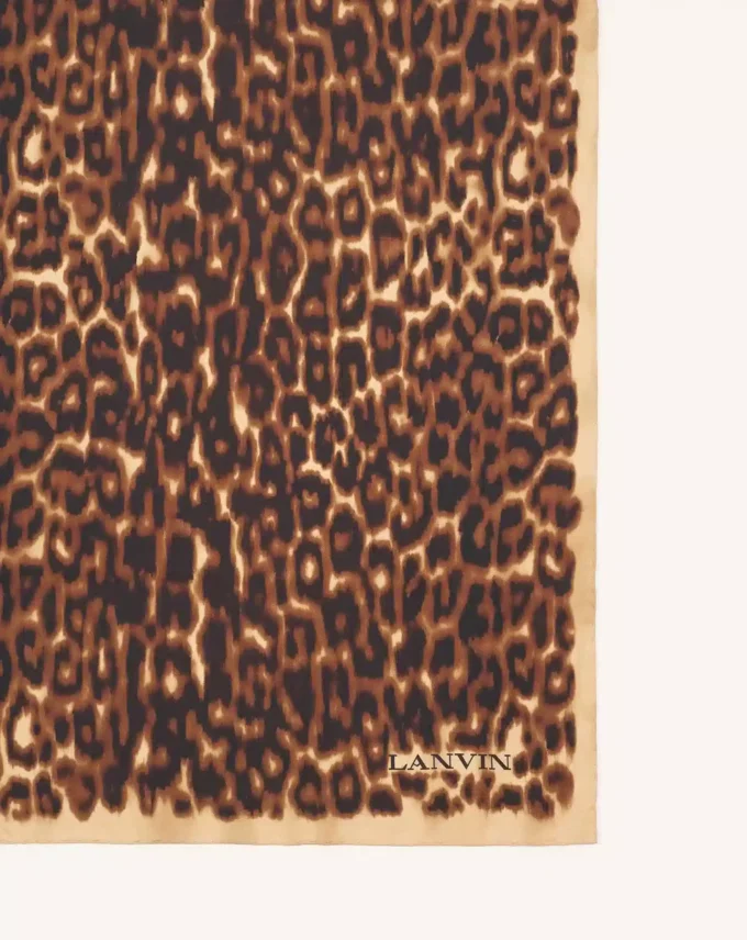 Seidenschal mit Leopardenmuster