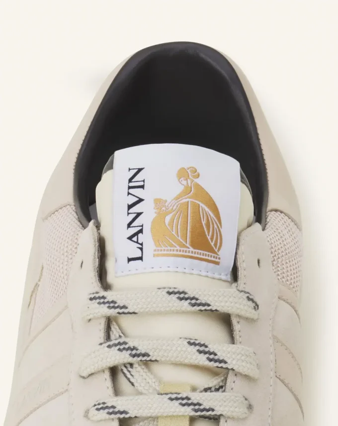 Sneaker aus Mesh in Lehmfarbe