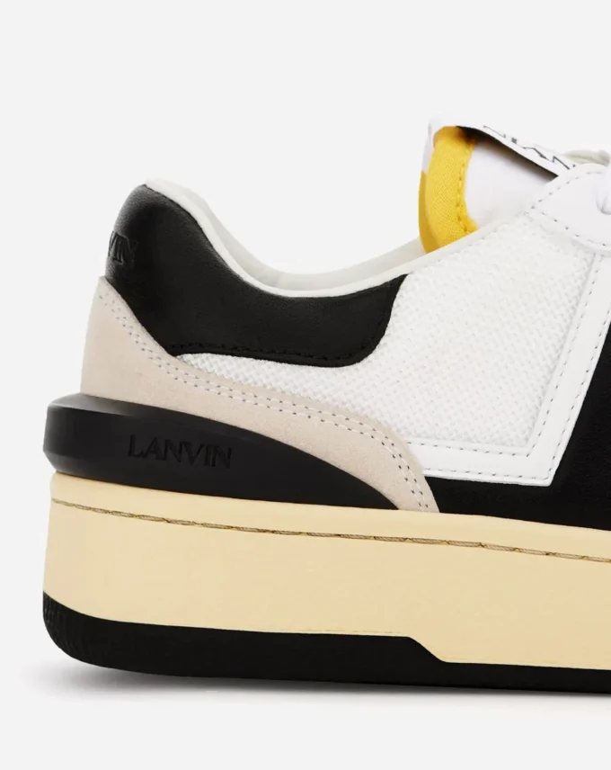 Sneaker aus Mesh in Lehmfarbe