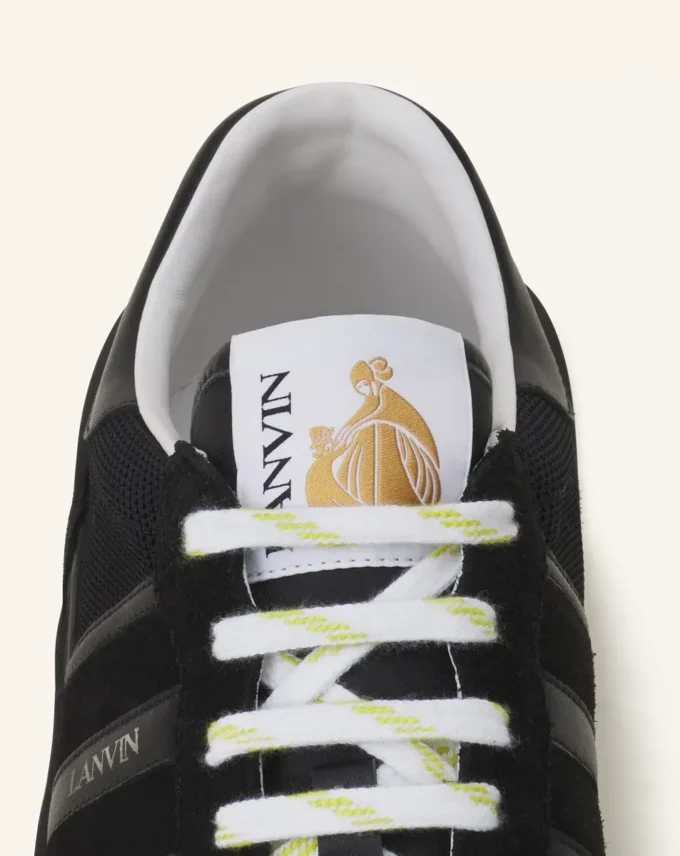 Sneaker aus Mesh in Lehmfarbe