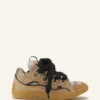 Sneakers aus Wildleder mit Mesh-Schnürsenkeln