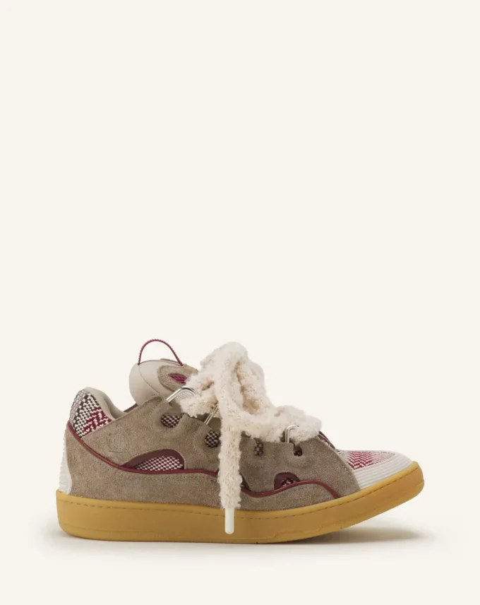 Sneakers aus Wildleder mit Mesh-Schnürsenkeln