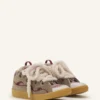 Sneakers aus Wildleder mit Mesh-Schnürsenkeln