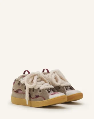 Sneakers aus Wildleder mit Mesh-Schnürsenkeln