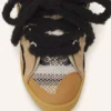 Sneakers aus Wildleder mit Mesh-Schnürsenkeln