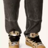 Sneakers aus Wildleder mit Mesh-Schnürsenkeln