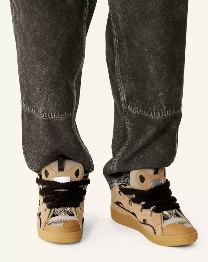 Sneakers aus Wildleder mit Mesh-Schnürsenkeln
