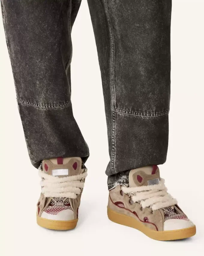 Sneakers aus Wildleder mit Mesh-Schnürsenkeln